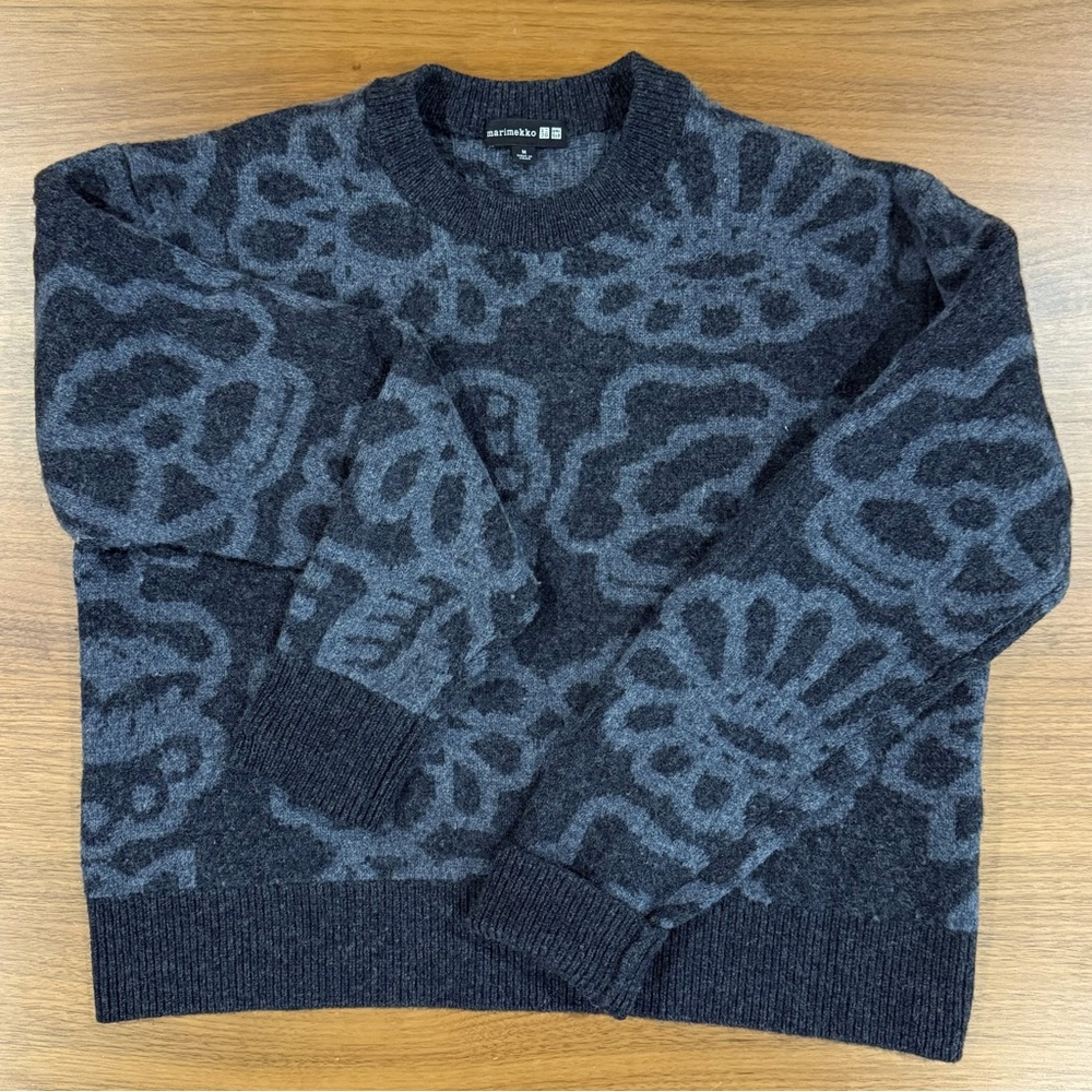 UNIQLO Marimekko Women Gray Floral 
Pattern Crewneck Lambswool Sweater Size M